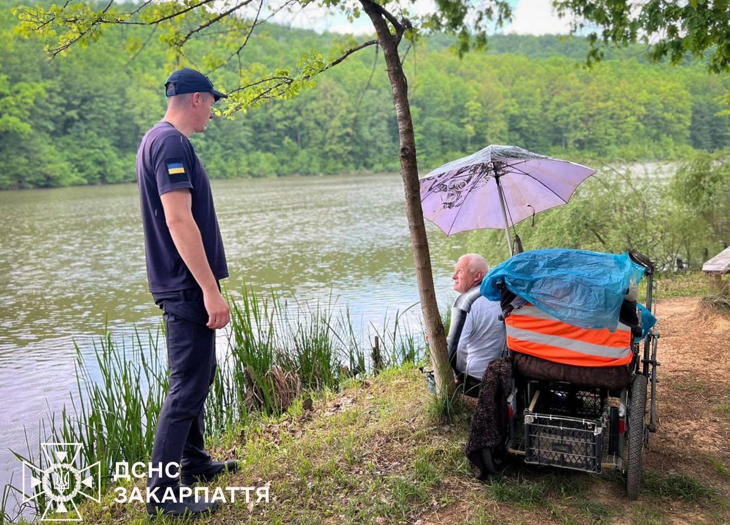 Один день — десятки врятованих життів: рятувальники Закарпаття вийшли у …