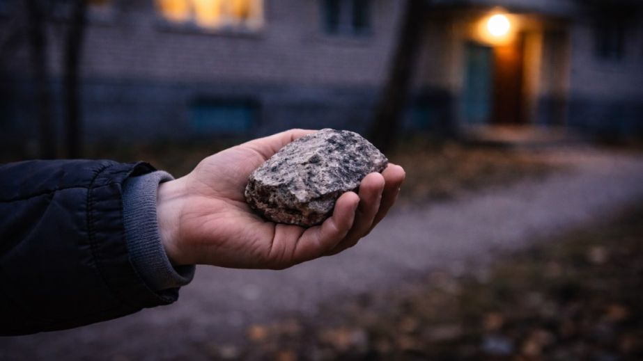 Один з житлових районів Дніпра постійно страждає від маленьких хуліганів, …