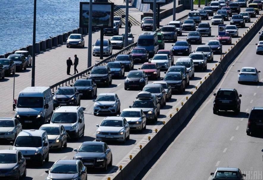 Одне із шосе у Києві частково перекриють: в чому причина