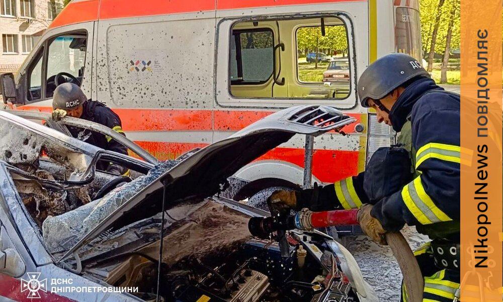 Одного з постраждалих рятувальники доправили до лікарні: наслідки обстрілів Нікополя …