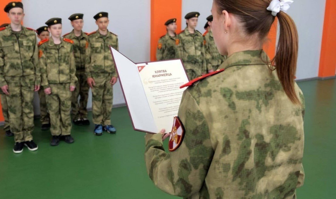 Окупанти активно залучають до мілітарних рухів дітей з інтернатів на …