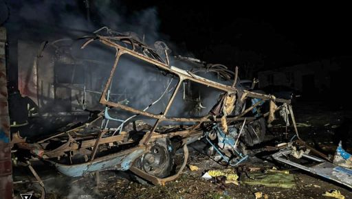 Окупанти атакували припарковані автобус і вантажівку на Харківщині: кадри з …