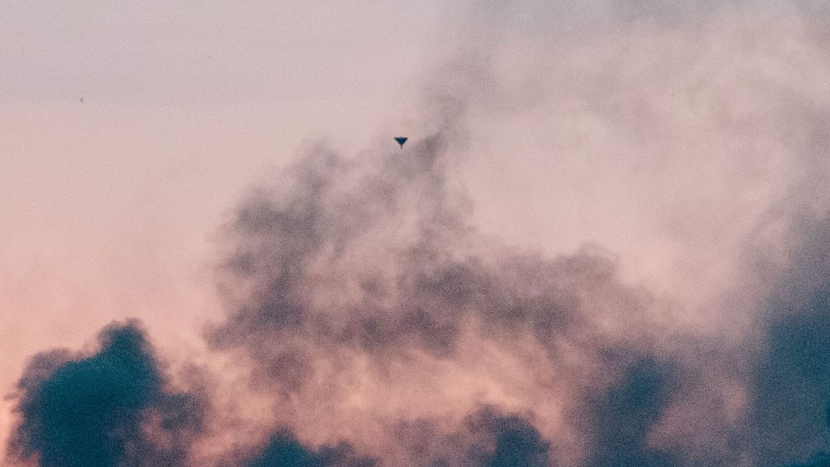 Окупанти атакують Чернігів: БпЛА поцілив в адмінбудівлю, є постраждалі