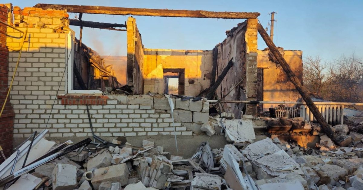 Окупанти вдарили по Великому Бурлуку на Харківщині: постраждала жінка, розтрощена …