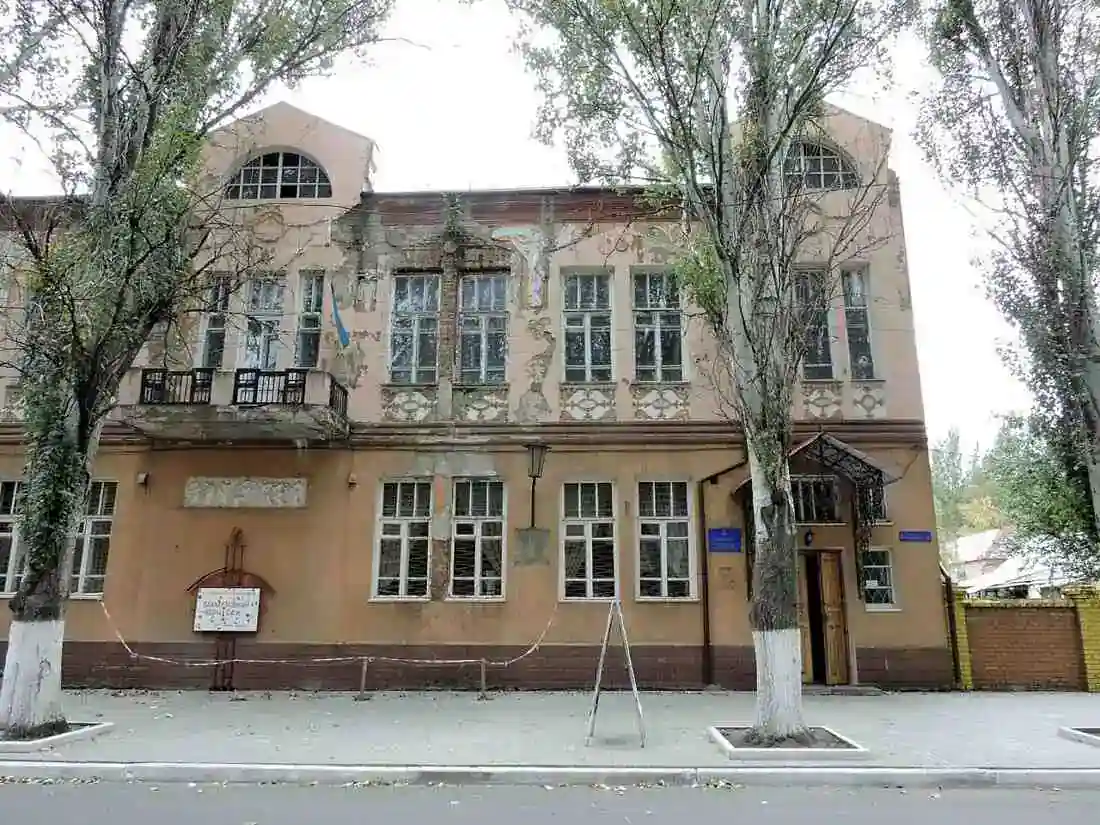 Росіяни вивезли експонати Бахмутського музею до Донецька