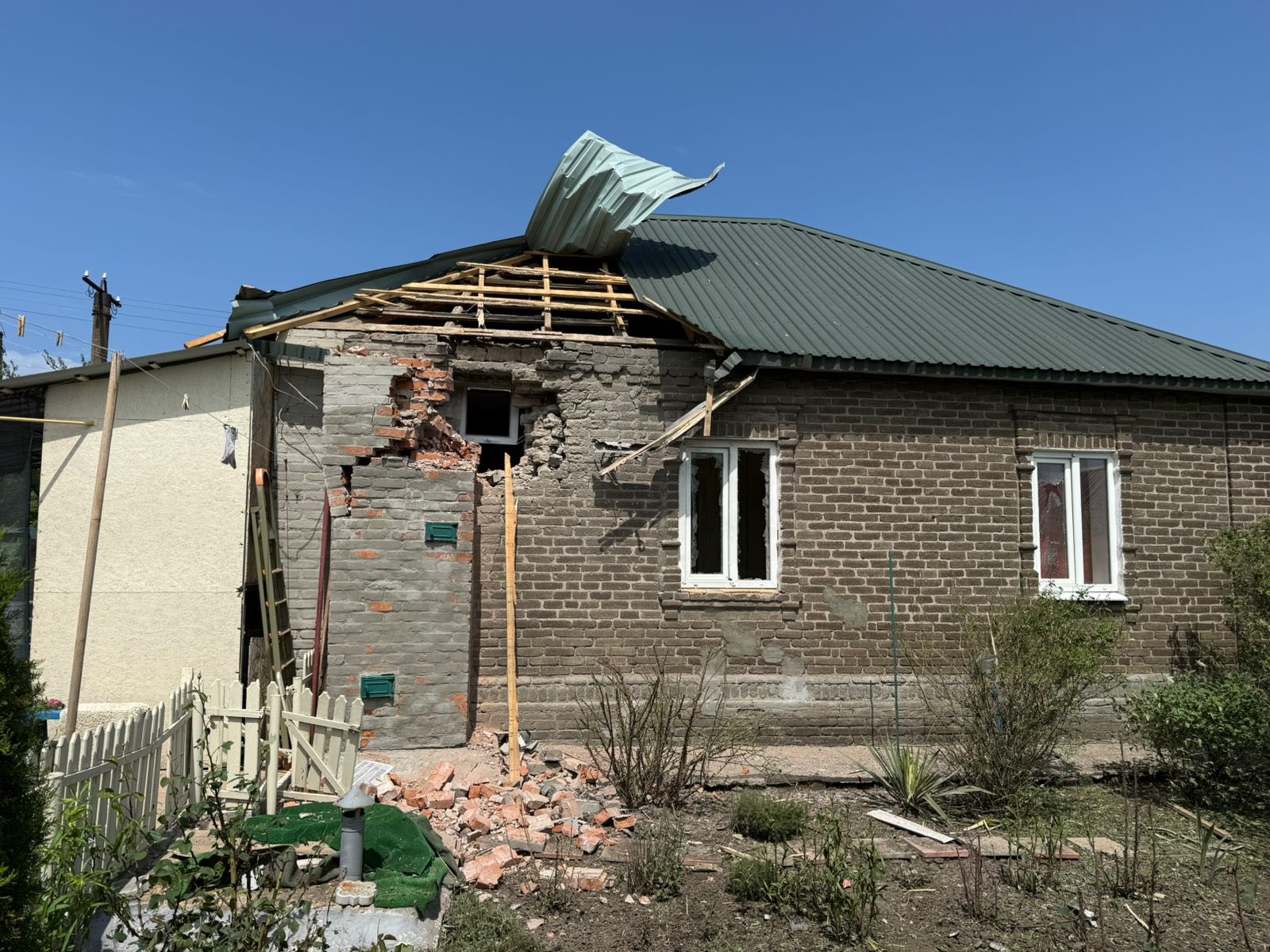 Окупанти масовано атакували Краматорськ дронами та авіабомбами: одна людина загинула, …