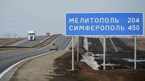 Окупанти обмежили рух вантажівок сухопутним коридором до Криму через атаки …