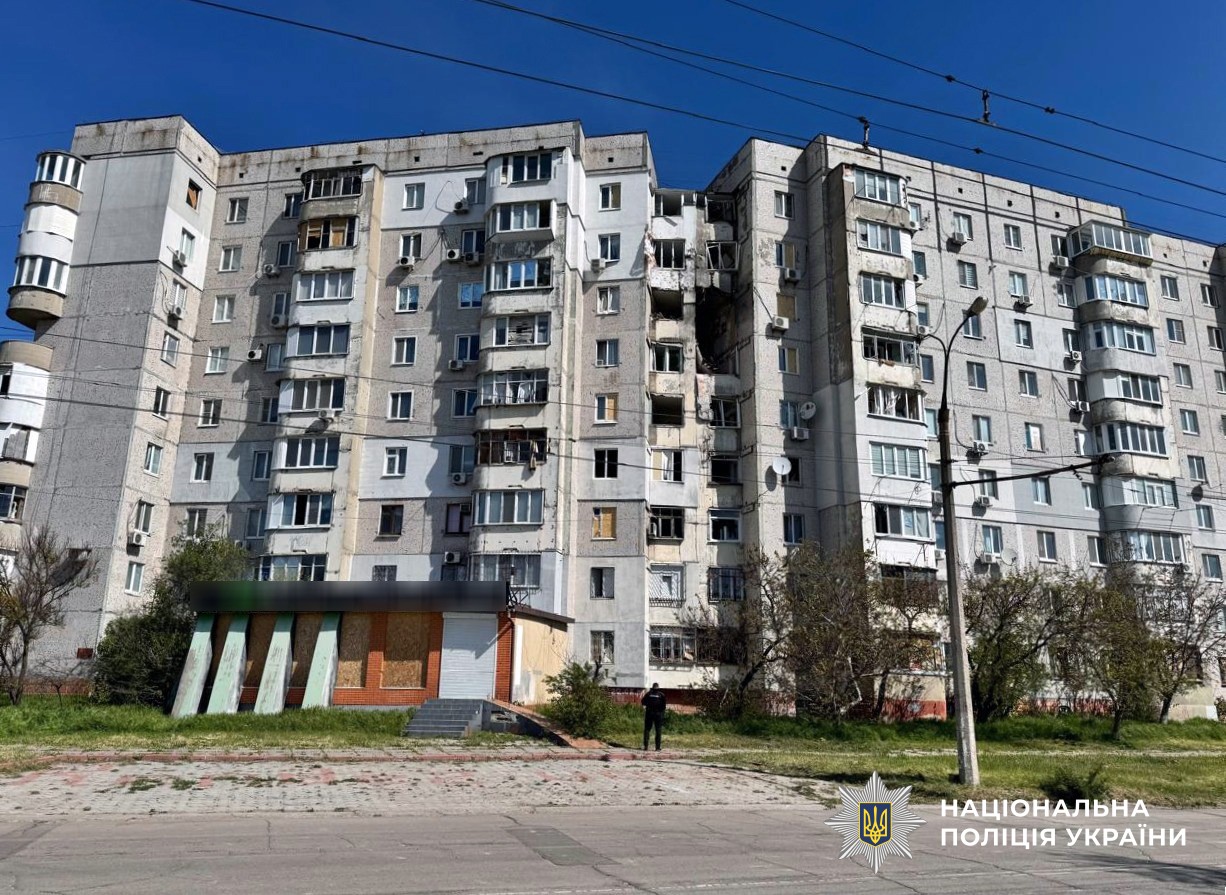 Окупанти обстріляли середмістя Херсона: загинув чоловік, двоє людей у тяжкому …