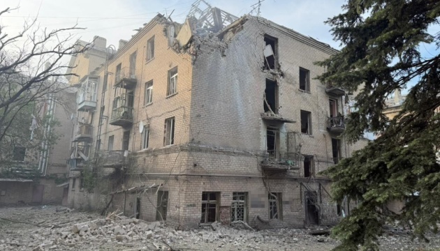 Окупанти скинули авіабомбу на багатоповерхівку у Дружківці, є загибла і …
