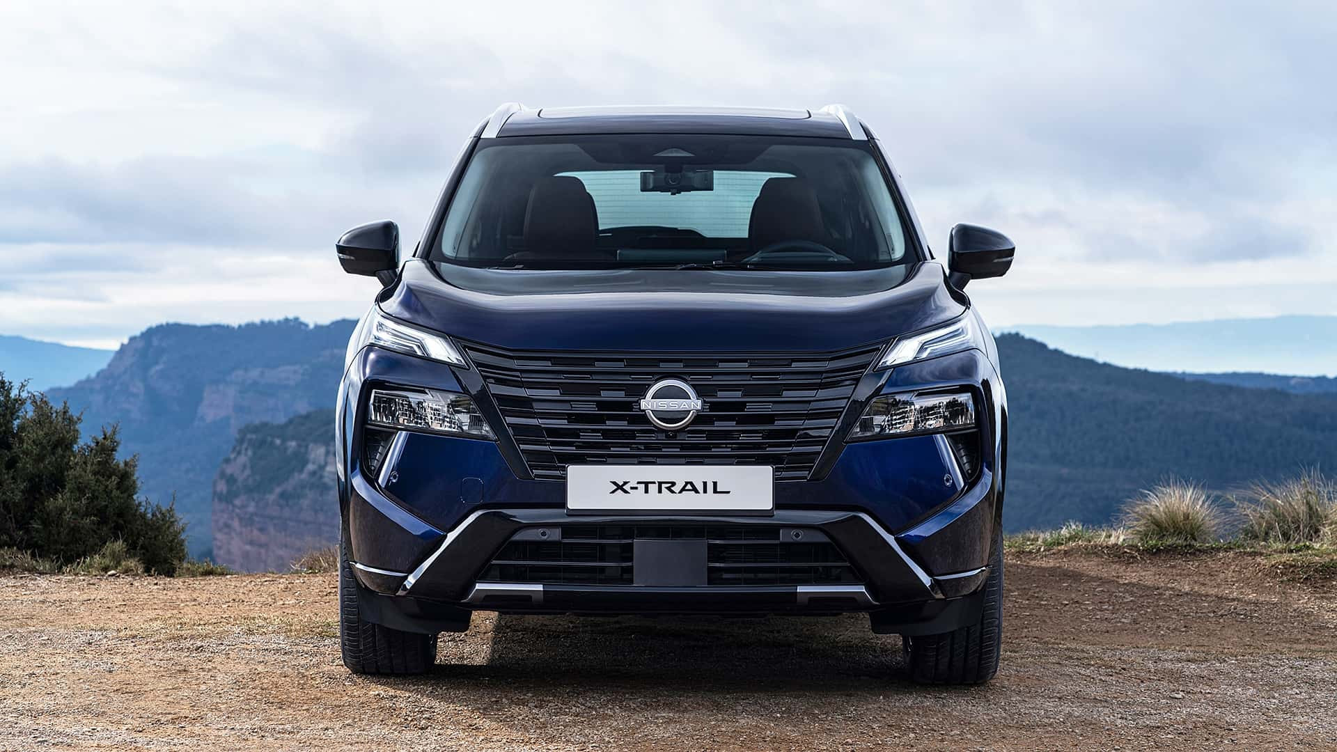 Оновлений кросовер Nissan X-Trail показали в деталях
