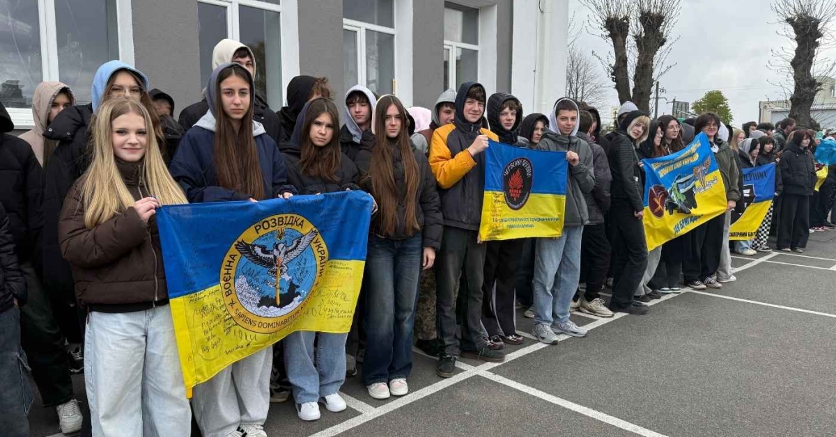 Освітній десант Вінниці: Mercedes від ліцею №13 уже допомагає захисникам …