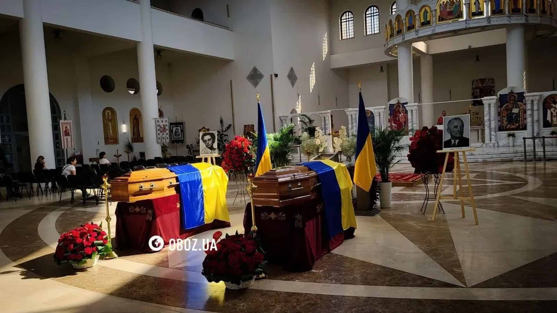 Останки Андрія Мельника та Софії Федак повернули до Києва: прощання …