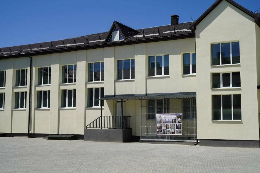 Останній дзвоник у відновленому ліцеї: на Чернігівщині завершили реконструкцію навчального …