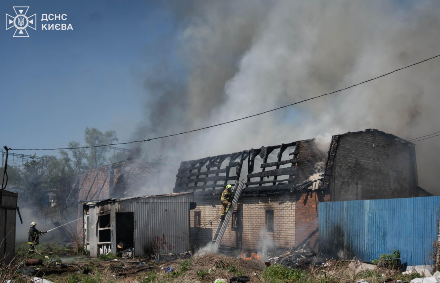 Отруйна хмара над Києвом: де здійнялось сильне задимлення, - ФОТО