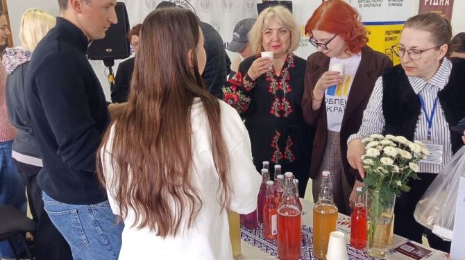 Офіс "Зроблено в Україні" у Чернівцях відзначив дворіччя ярмарком підприємців-грантерів