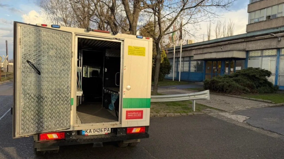 Ощадбанк призупинив ввезення валюти після інциденту в Угорщині