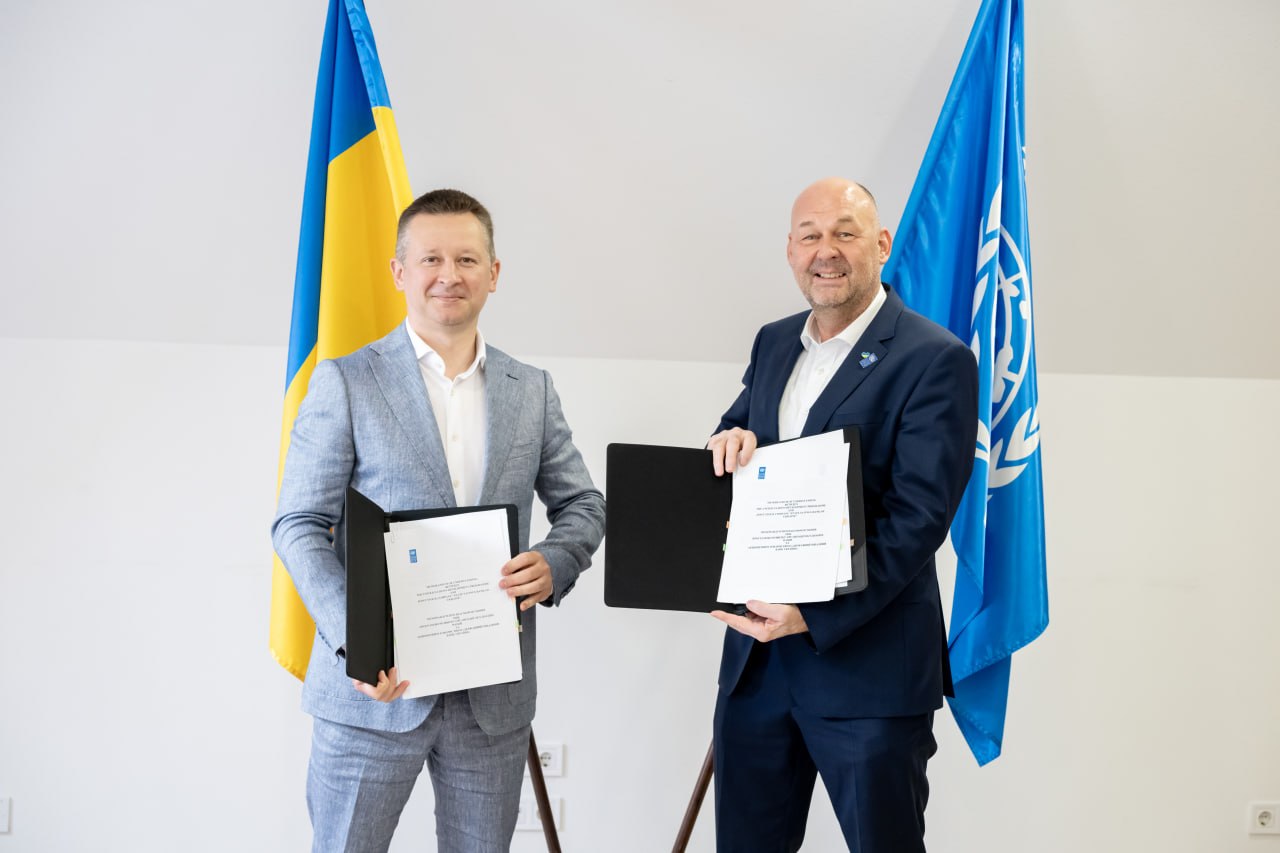 ПРООН та Ощадбанк підписали меморандум для підтримки енергетичної стійкості та …