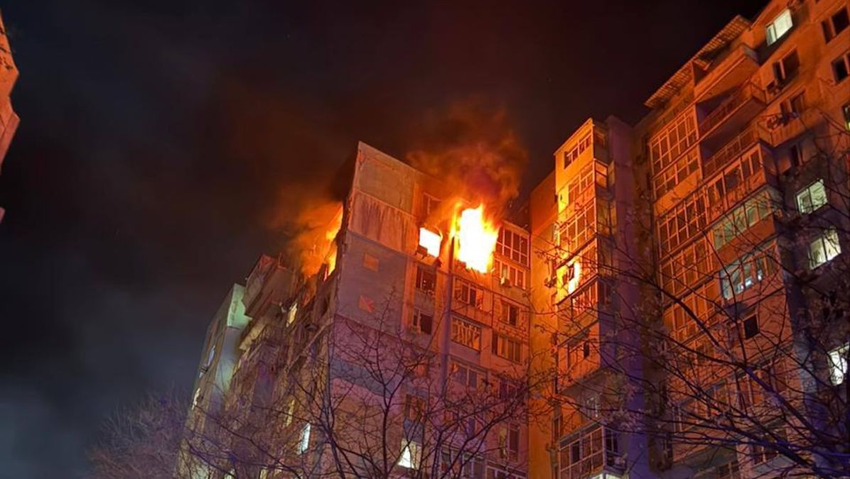Палають багатоповерхівки: Одеса постраждала від масованої атаки БпЛА