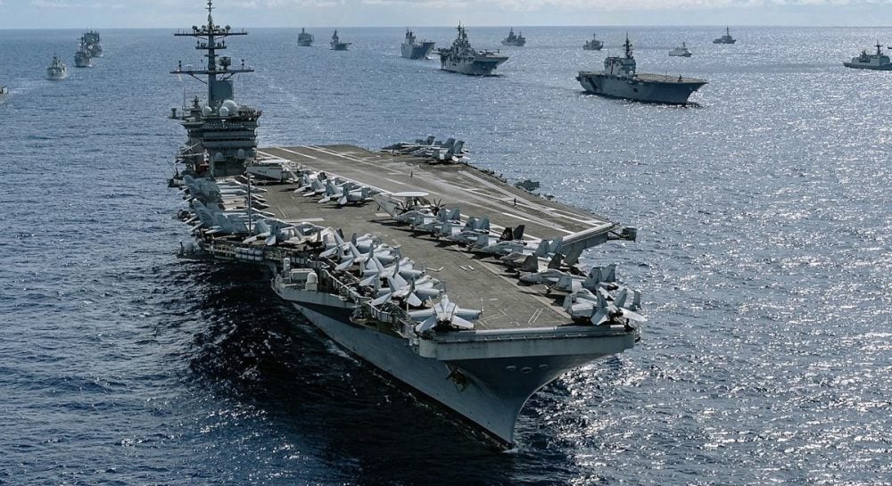 Палуба авіаносця USS Abraham Lincoln вкрита тисячами отворів: навіщо вони …