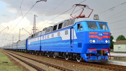 Пасажири потяга Київ – Одеса залишалися у відкритому полі через …