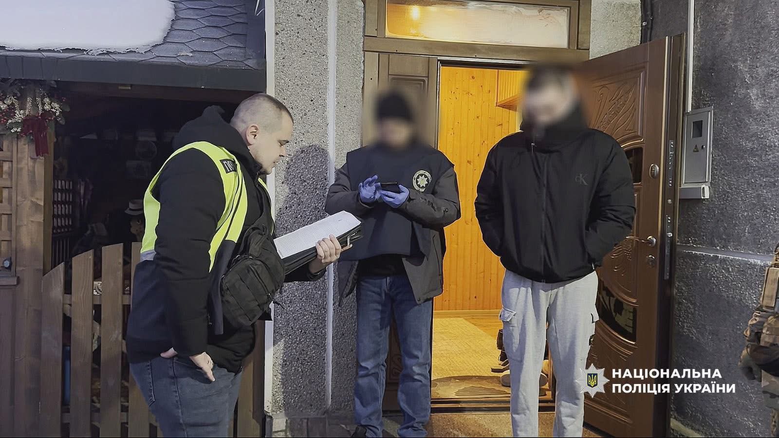 Пенсіонери та військові серед жертв: на Франківщині викрили організовану кібергрупу