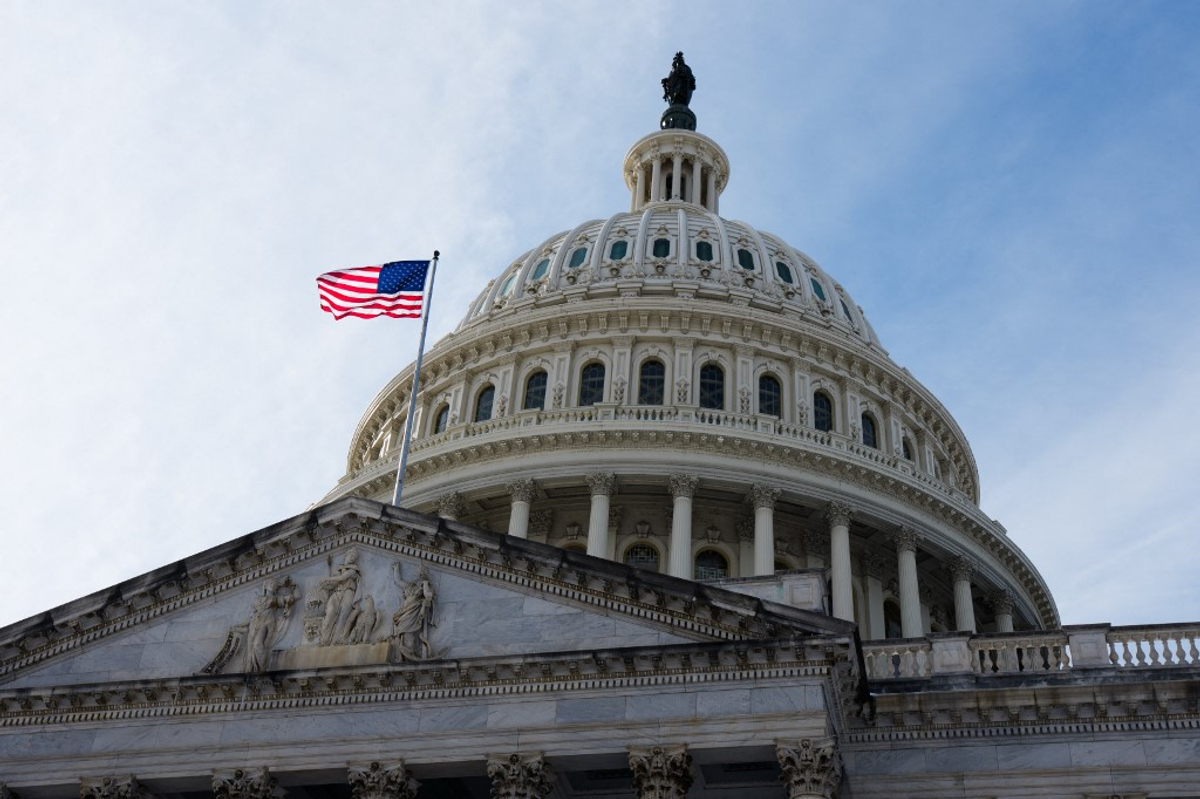 Сенатори обох партій США вимагають негайно пришвидшити допомогу Україні