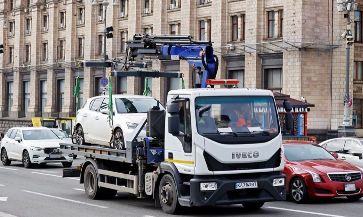Перевірка вивезення автомобілів у Києві: виявлено порушення