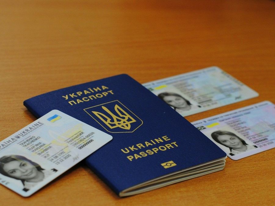 Перевірка документів через воєнний стан: кого зупиняють на блокпостах і …
