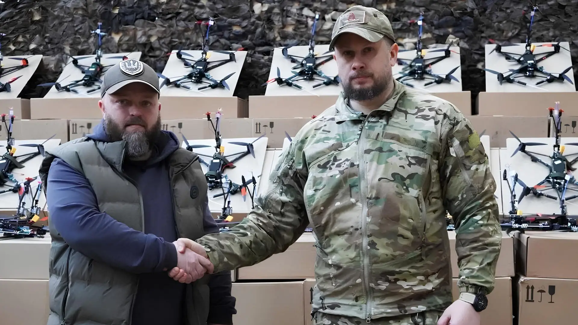 Передали позашляховики й партію FPV: влада Луганщини відвідала військових, які …