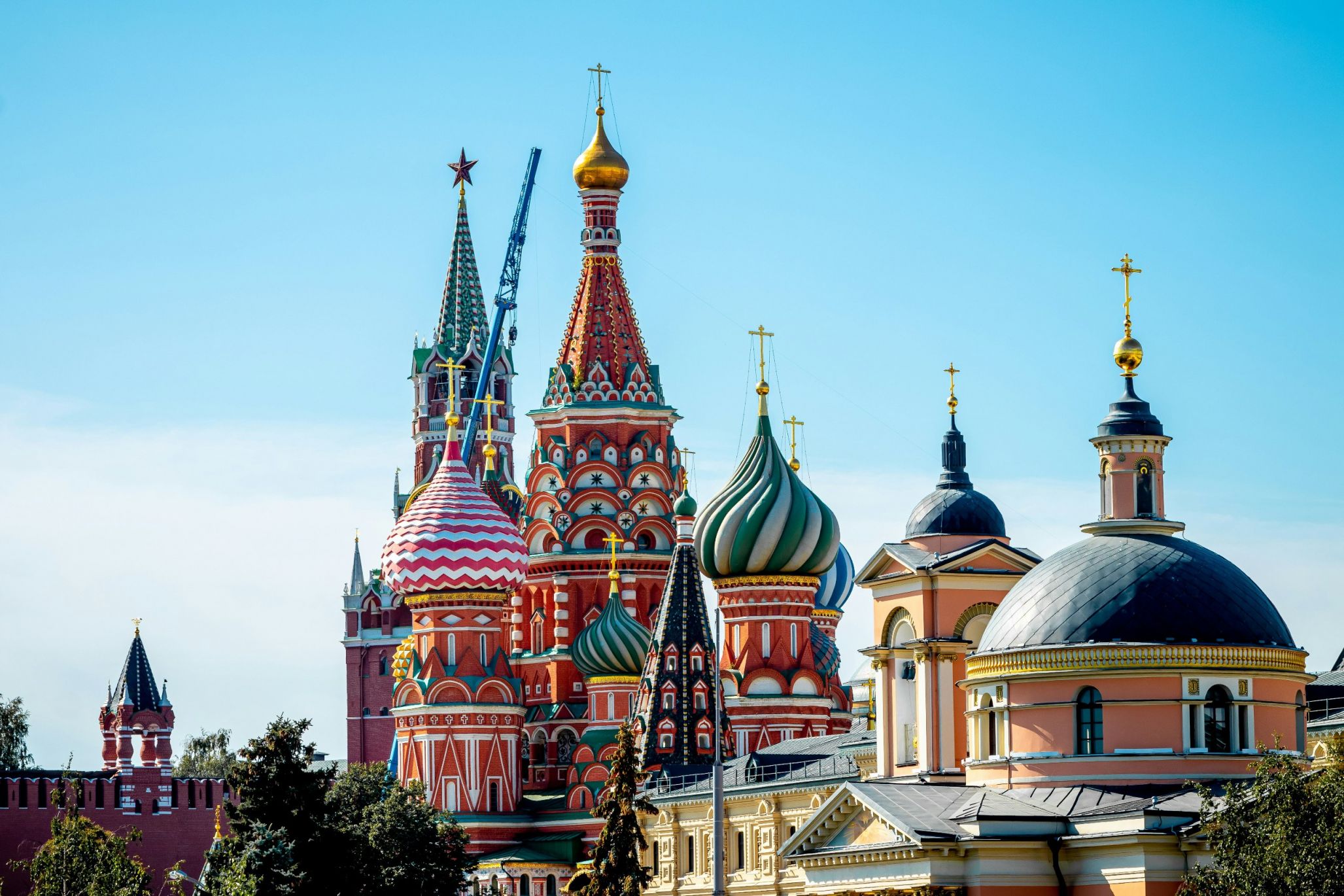 Перед 9 травня в Москві та Санкт-Петербурзі обмежили мобільний інтернет, …