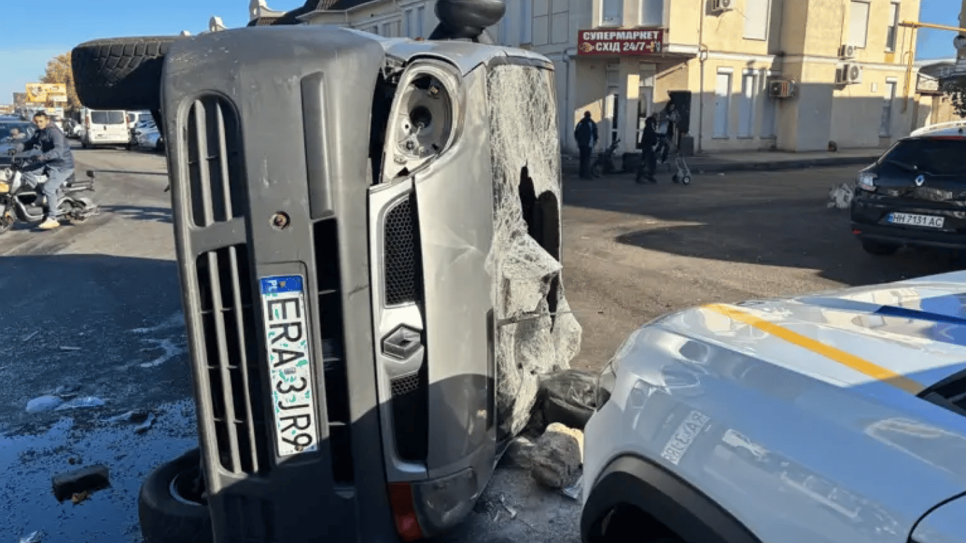 Перекинули бус ТЦК: вирок по сутичці на ринку біля Одеси