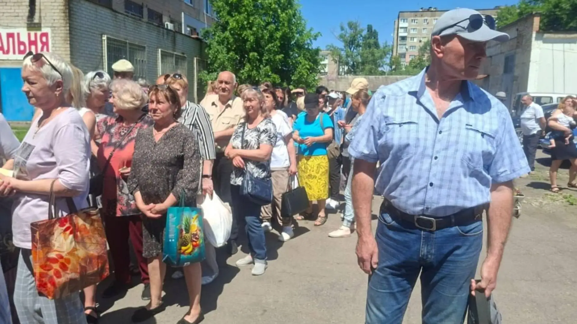 Переселенці з Луганщини отримали гуманітарку на Кіровоградщині