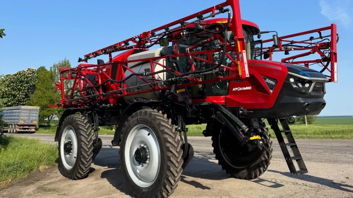 На Кіровоградщині запрацював перший самохідний обприскувач Case IH Patriot 3250