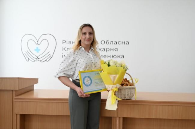 Першій медсестрі Рівненської облікарні вручили нову спецвідзнаку
