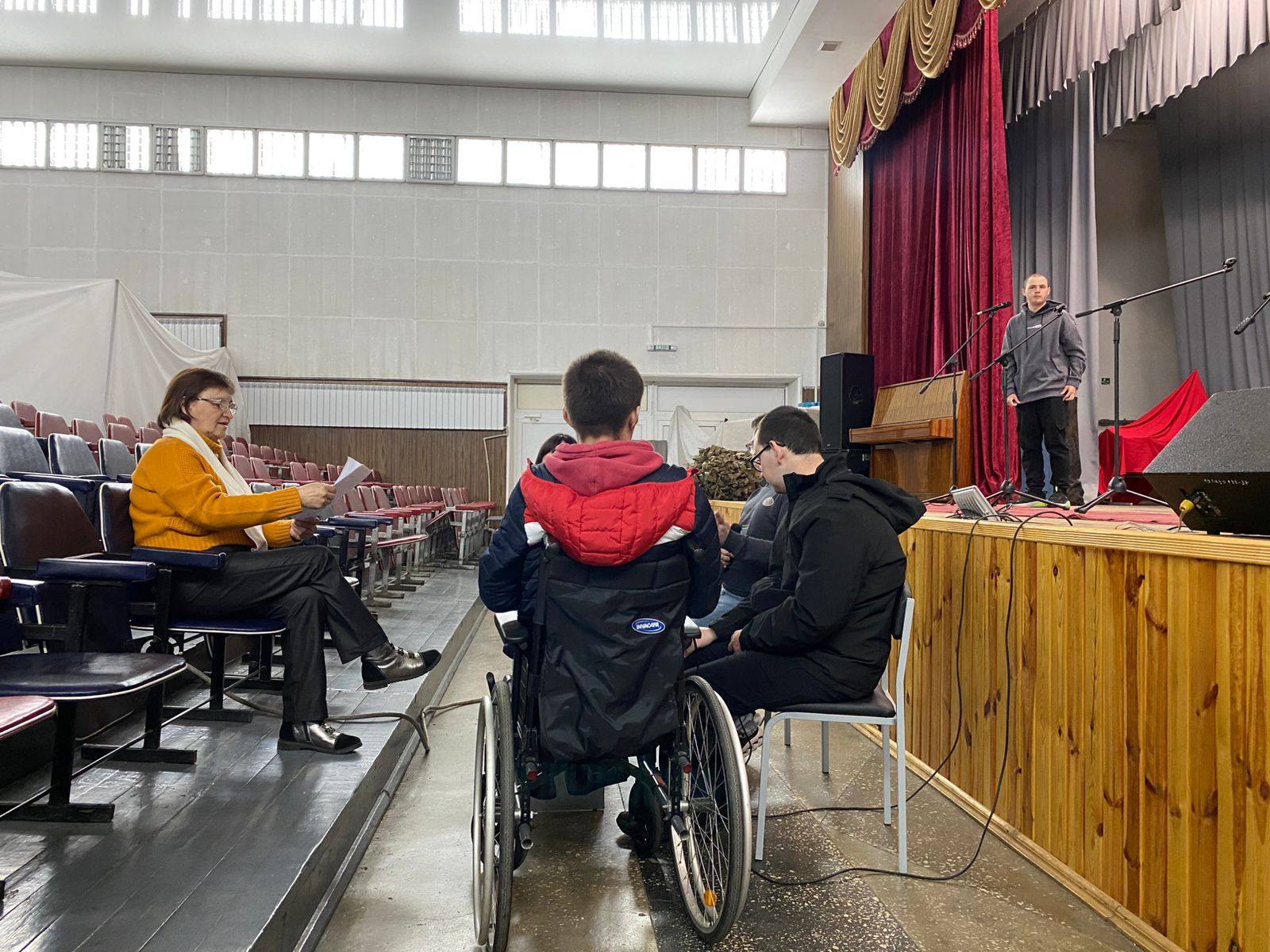 Перші кроки на сцені: у Маневичах підлітків з інвалідністю знайомили …