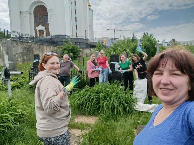 Пластуни впорядкували братські могили на кладовищі "Грабник" у Рівному