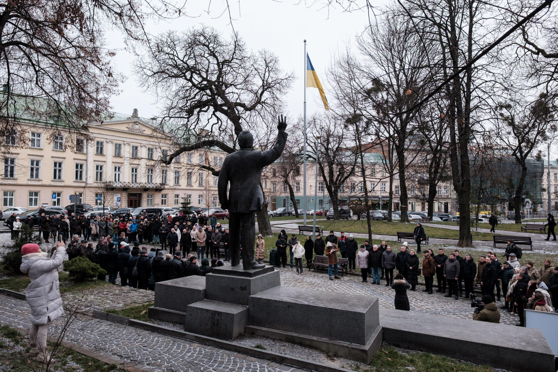 Площа Андрія Парубія в центрі Львова: пам’ятник Чорноволу та ЛОДА …