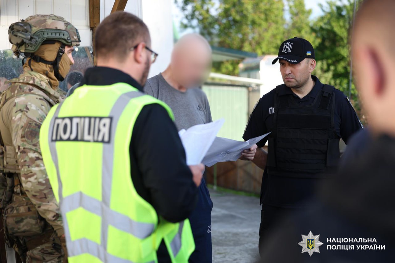 Побили, одягнули в кайдани та викрали вісім мільйонів із сейфа: …