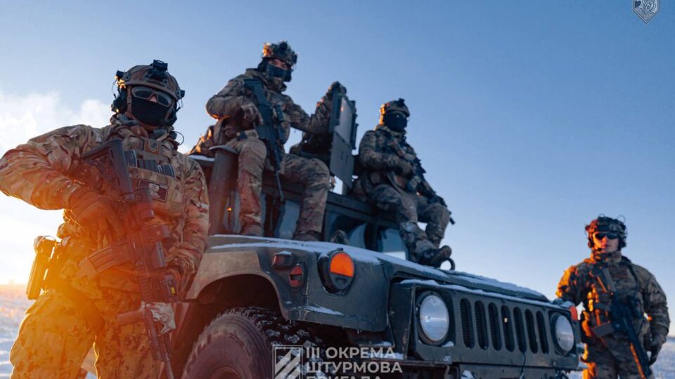 Поблизу Лимана російські офіцери женуть своїх піхотинців під дрони
