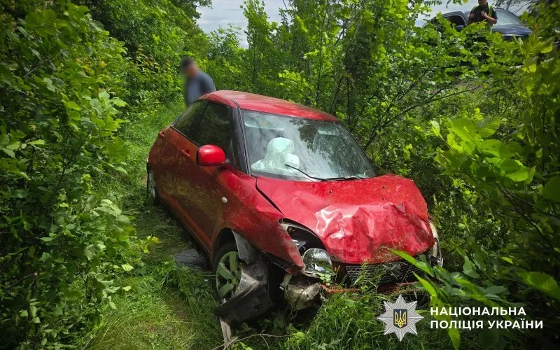 Поблизу Підгорівки Suzuki перекинувся після зіткнення з Mazda: дві жінки …