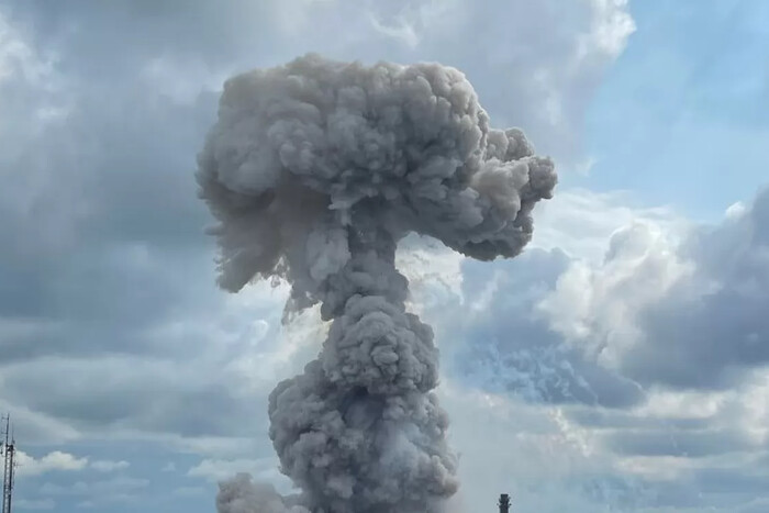 Поблизу ТЦ у Харкові стався вибух: постраждав чоловік