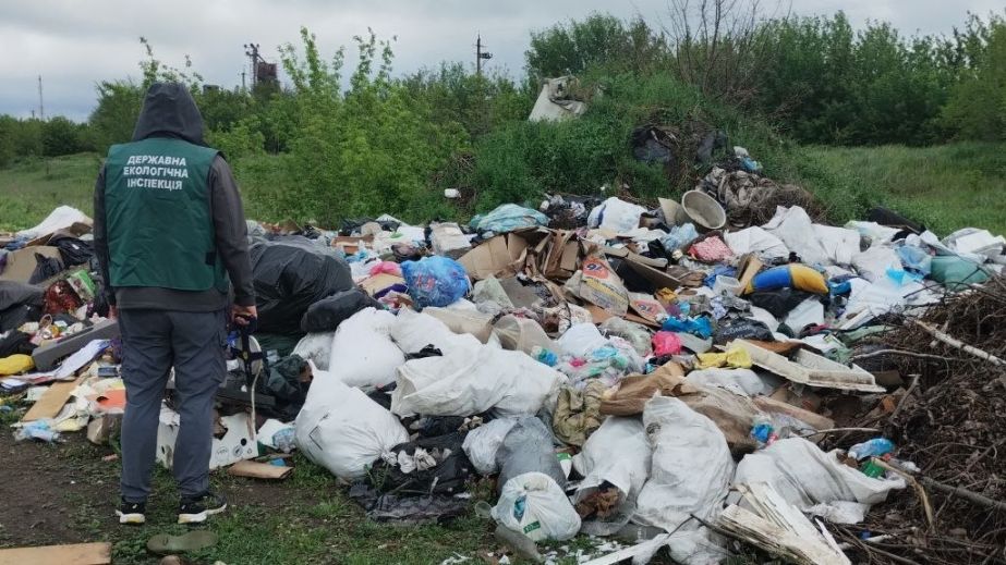 Околиці села під Запоріжжям перетворилися на смітник