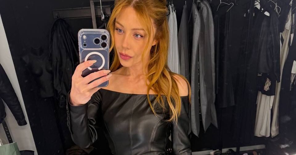 "Повторюйте": Кароль повідтискалася, стоячи в планці на своїй тренерці з …