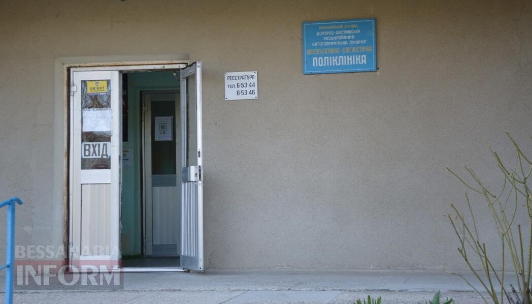 Погрожували лікарям та побили ТЦК: біля поліклініки Аккермана стався збройний …