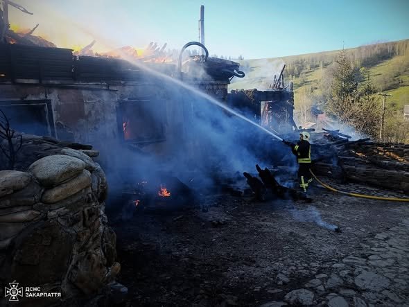 Пожежа в Ізках: готельний комплекс перетворився на вогняну пастку на …