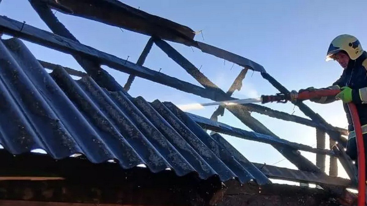 В Яблуниці ліквідували пожежу господарської будівлі