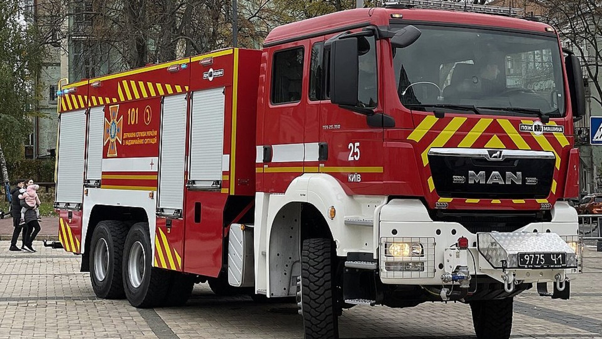 Пожежа на Петропавлівській площі: перекрито рух транспорту
