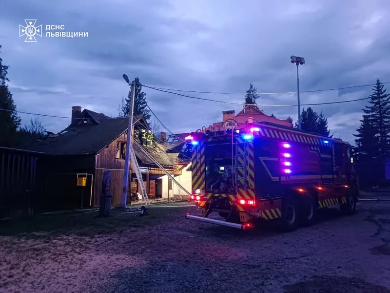 Пожежа у Славському: вогнеборці врятували магазин