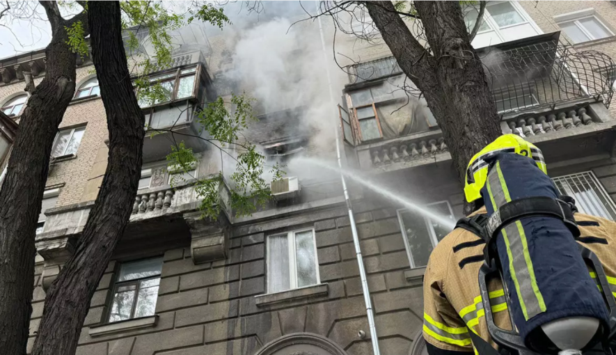 Пожежа у центрі Дніпра: полум’я охопило квартиру