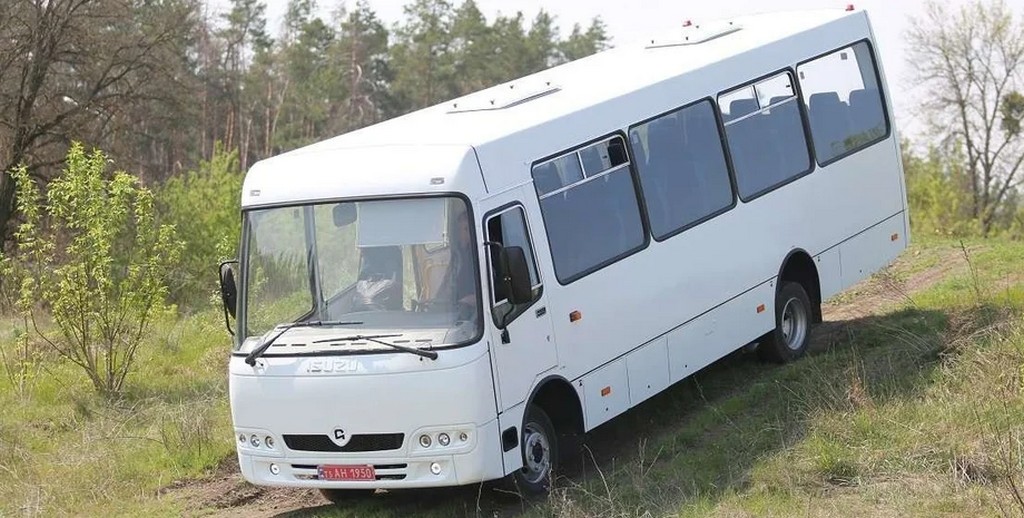 Позашляховий "Богдан": в Україні почали виробляти маршрутку з повним приводом …